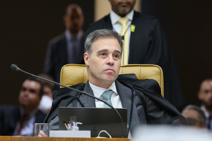 André Mendonça: O Paladino da Justiça Brasileira na Babilônia de Brasília