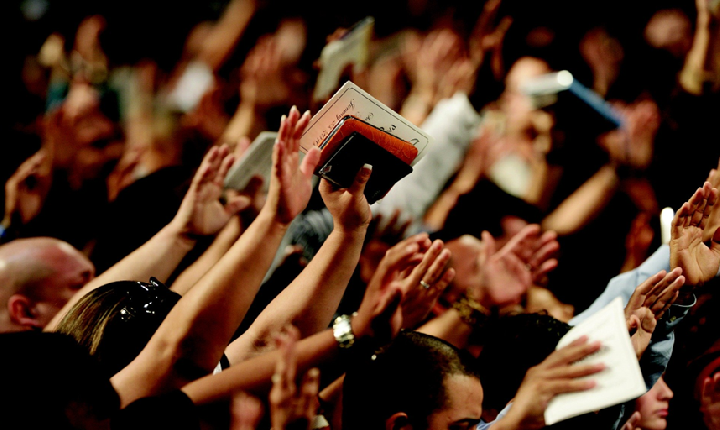 Evangélicos serão 35% da população brasileira em 2026 e podem ser maioria no país em meados deste século