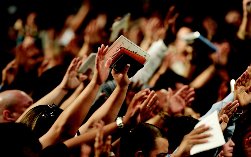 Evangélicos serão 35% da população brasileira em 2026 e podem ser maioria no país em meados deste século