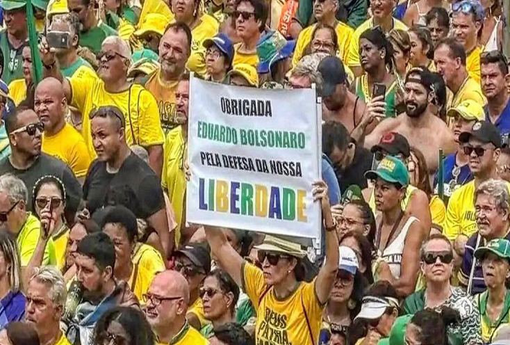 Articulações Políticas em Escala Global: Não é Crime, Nem Traição