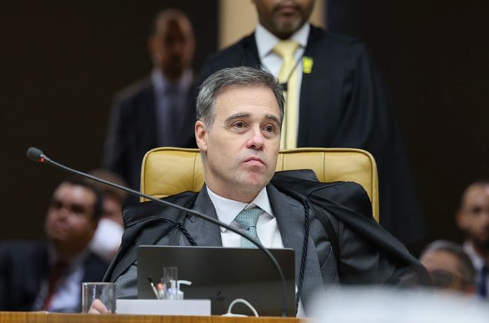 André Mendonça: O Paladino da Justiça Brasileira na Babilônia de Brasília
